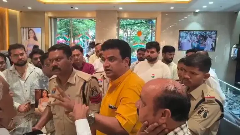 एक ही कड़े की जांच में दो अलग-अलग रिपोर्ट से गरमाया सराफा बाजार, बड़ी संख्या में कारोबारी पहुंचे; पुलिस ने मशीन और डीवीआर कब्जे में लिया