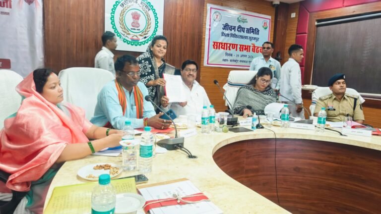नपा में 02 उप अभियंता और 15 प्लेसमेंट कर्मचारियों की नियुक्ति की मांग   नपा अध्यक्ष कुसुमलता राजवाड़े ने प्रभारी मंत्री दयाल दास बघेल को सौंपा पत्र, विकास कार्यों के बढ़ते दबाव का दिया हवाला