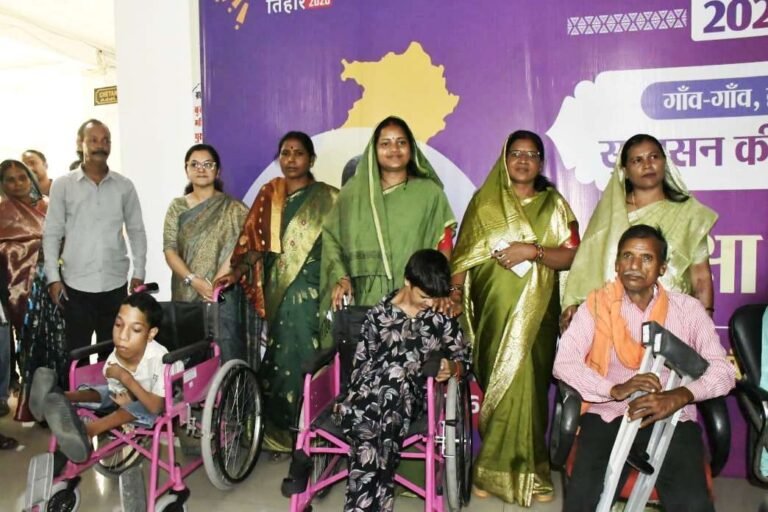 मंत्री श्रीमती राजवाड़े ने दिव्यांगजनों को दिया व्हीलचेयर एवं सहायक उपकरण  आत्मीय मुलाकात कर जाना हालचाल  सहायक उपकरणों से आसान होगी दिव्यांगजनों की राह
