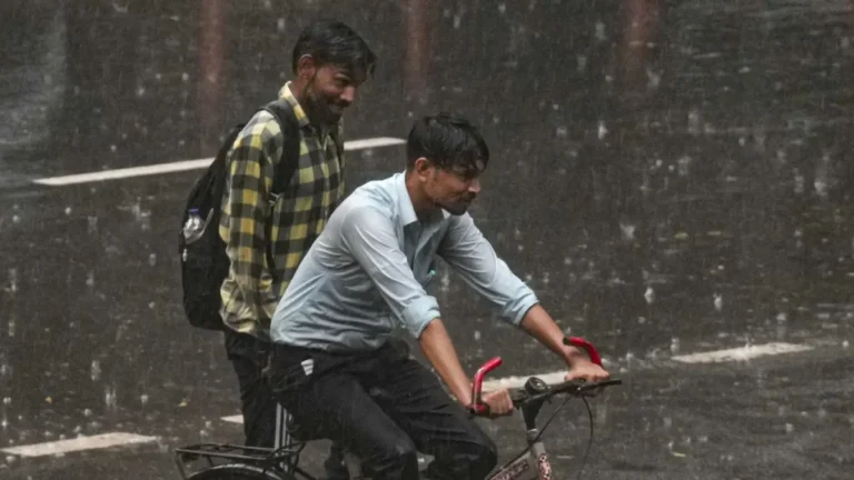 यूपी-एमपी-बिहार में भारी बारिश का अलर्ट, IMD ने जारी किया ऑरेंज अलर्ट; दिल्ली में भी बूंदाबांदी के आसार